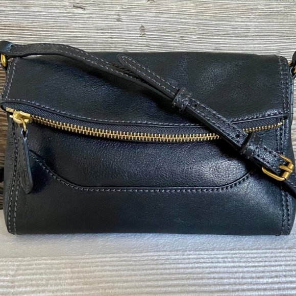 Frye Handbags - FRYE 💗 Melissa Crossbody Bag
